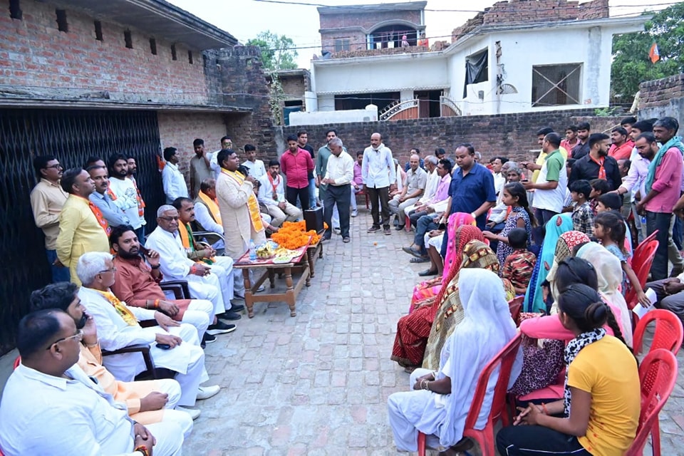 मीरगंज विधानसभा के ग्राम सिरोधी, अशदनगर, खमरिया, लभेड़ा और सिमरिया में स्नेहीजनों से भेंटकर उन्हें संबोधित किया।