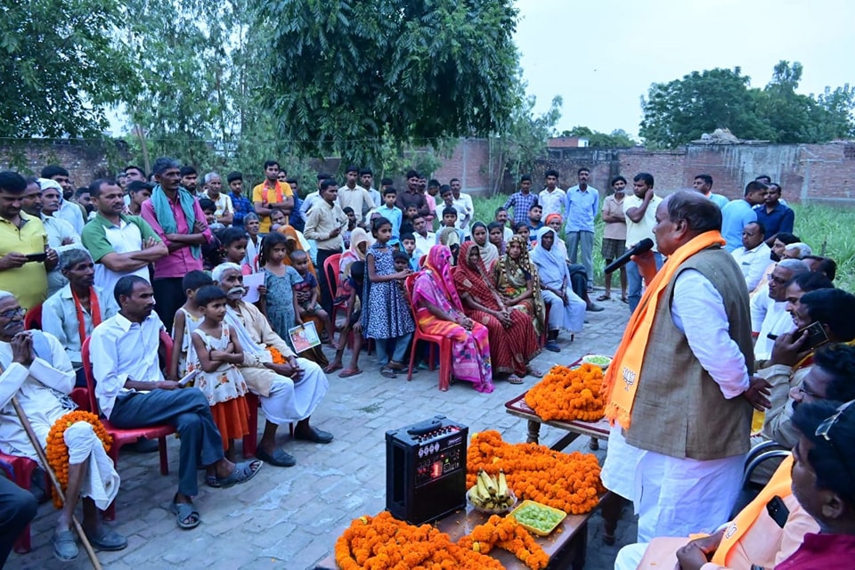 मीरगंज विधानसभा के ग्राम सिरोधी, अशदनगर, खमरिया, लभेड़ा और सिमरिया में स्नेहीजनों से भेंटकर उन्हें संबोधित किया।