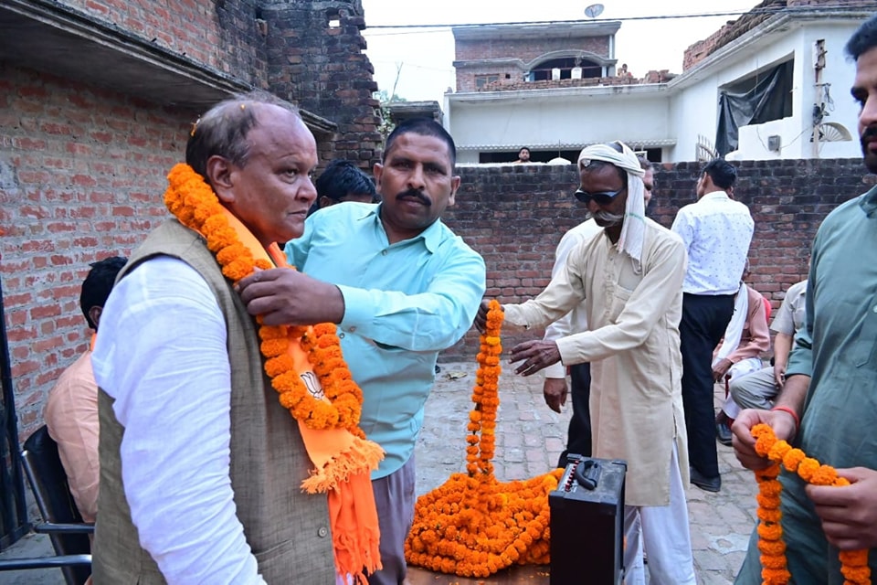 मीरगंज विधानसभा के ग्राम सिरोधी, अशदनगर, खमरिया, लभेड़ा और सिमरिया में स्नेहीजनों से भेंटकर उन्हें संबोधित किया।